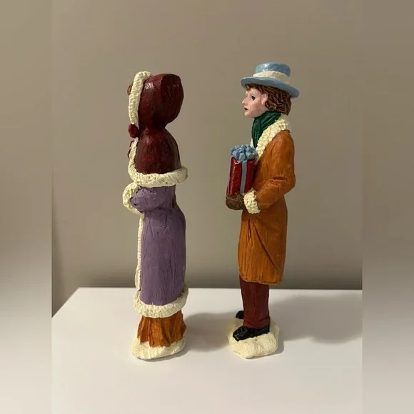 Vintage Caroler Figurines Set Christmas holiday festive - Picture 7 of 10